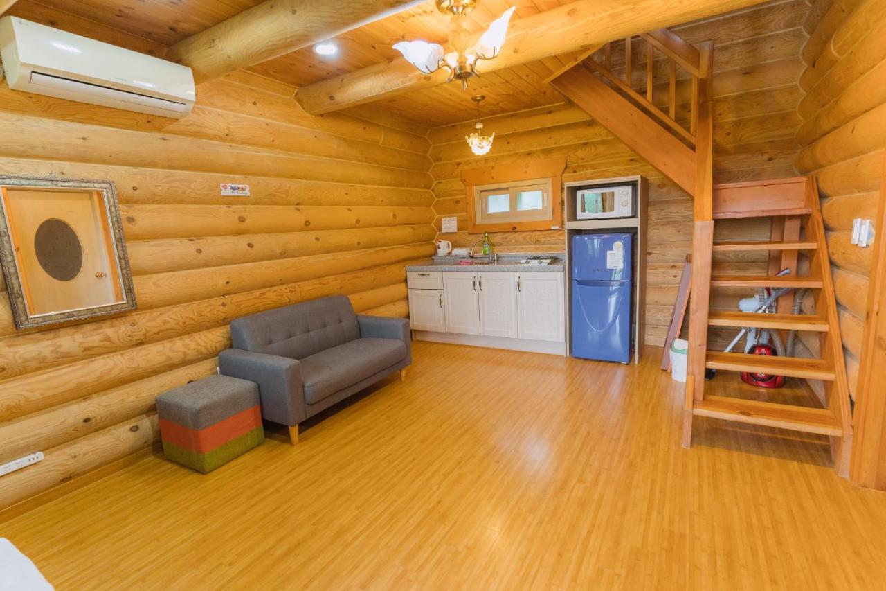 Jungmun Log Pension&Resort Seogwipo Bagian luar foto