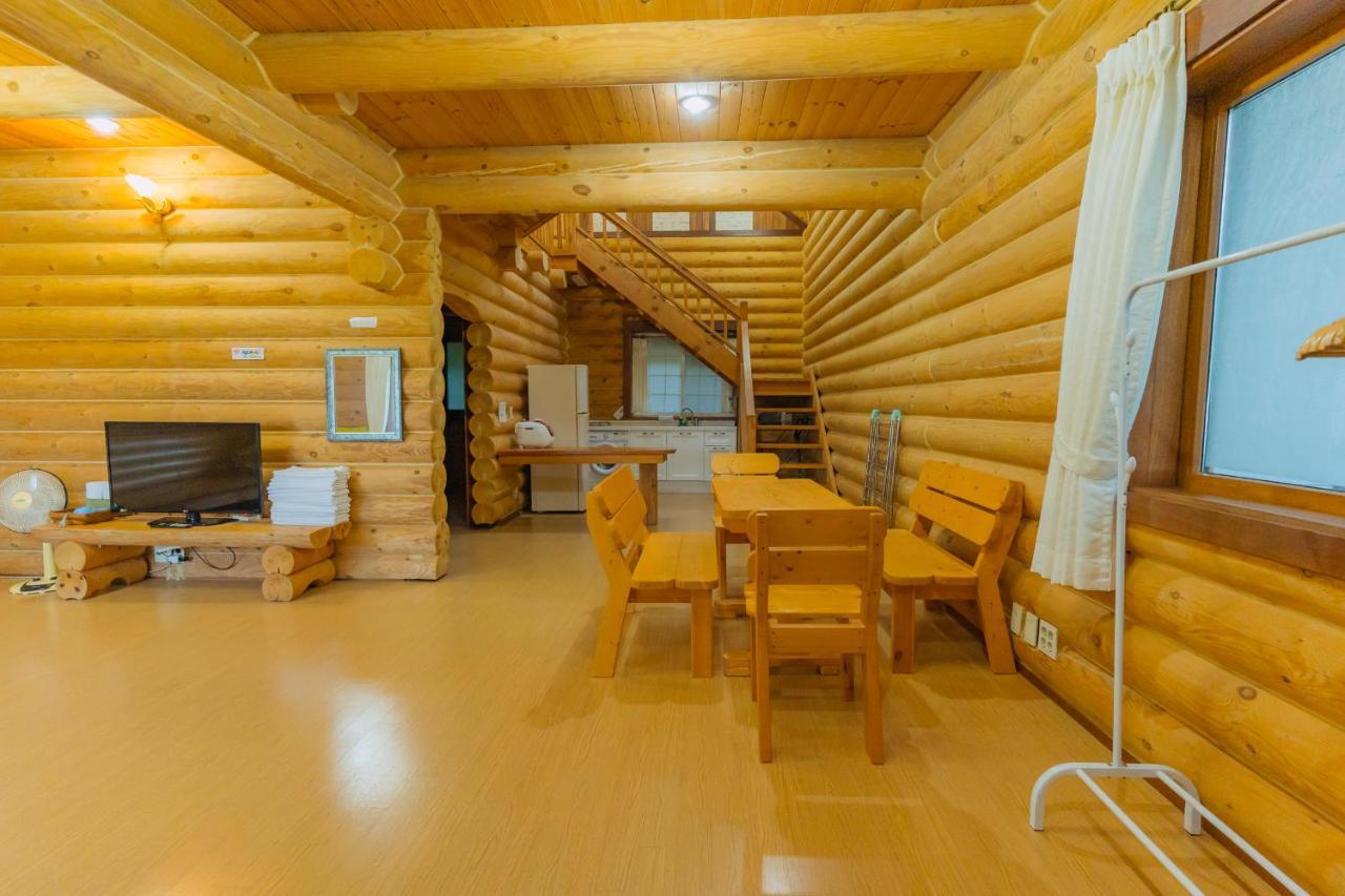 Jungmun Log Pension&Resort Seogwipo Bagian luar foto