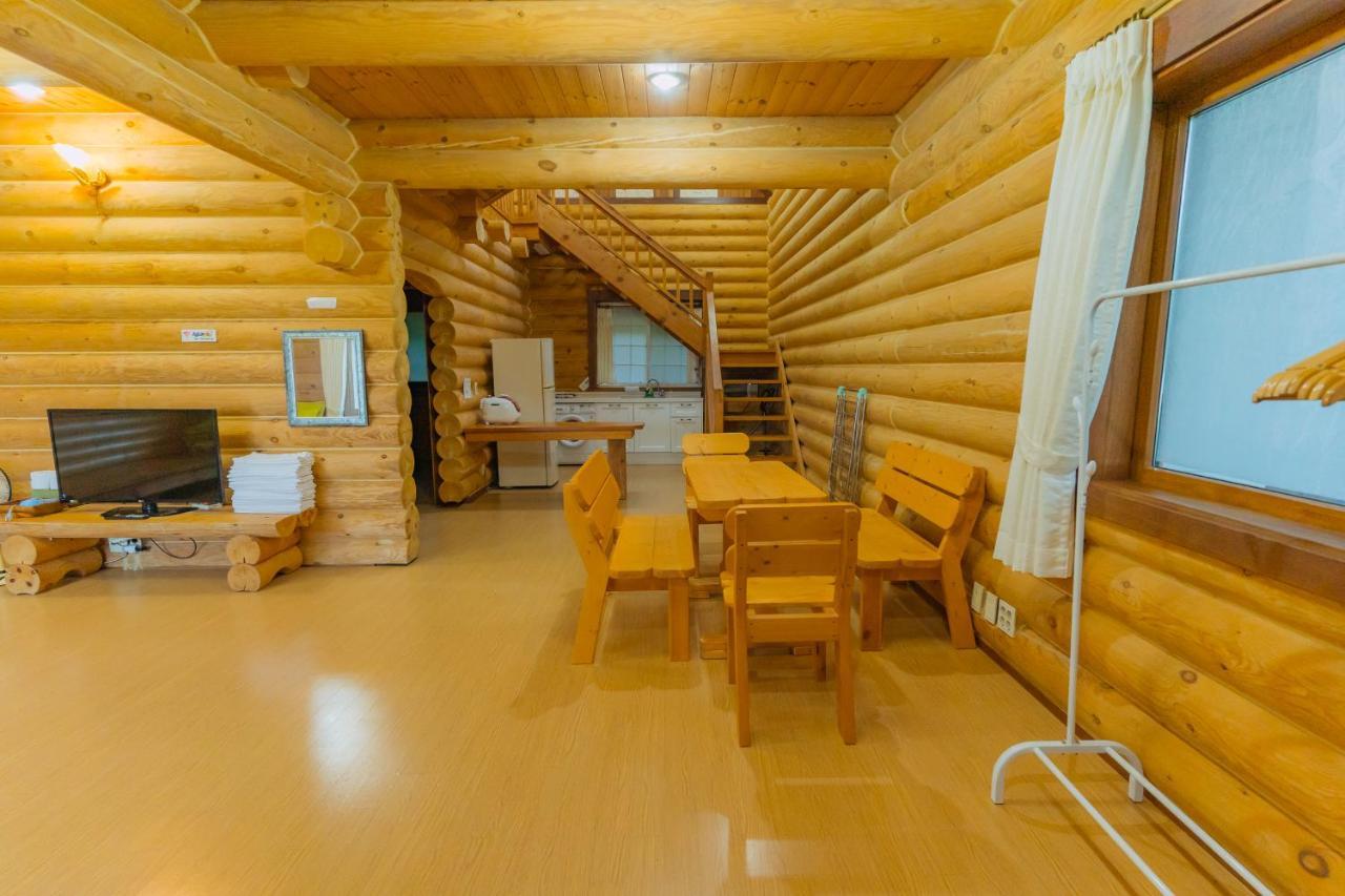 Jungmun Log Pension&Resort Seogwipo Bagian luar foto