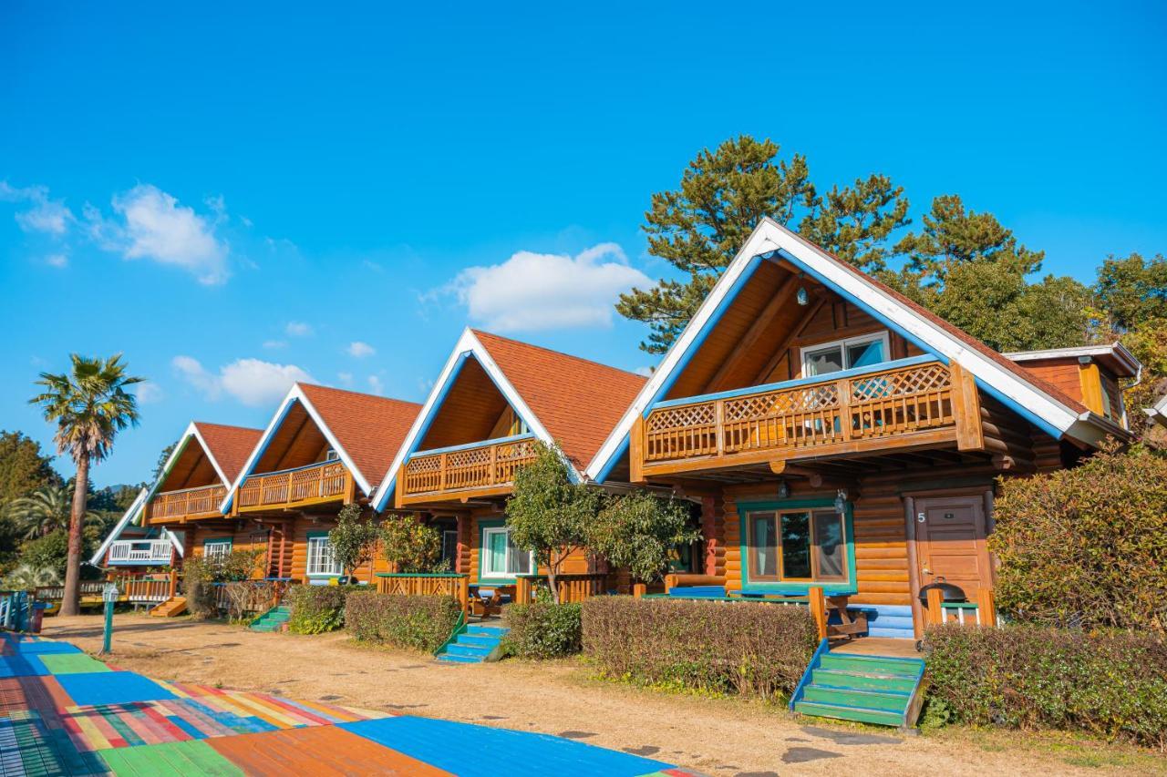 Jungmun Log Pension&Resort Seogwipo Bagian luar foto