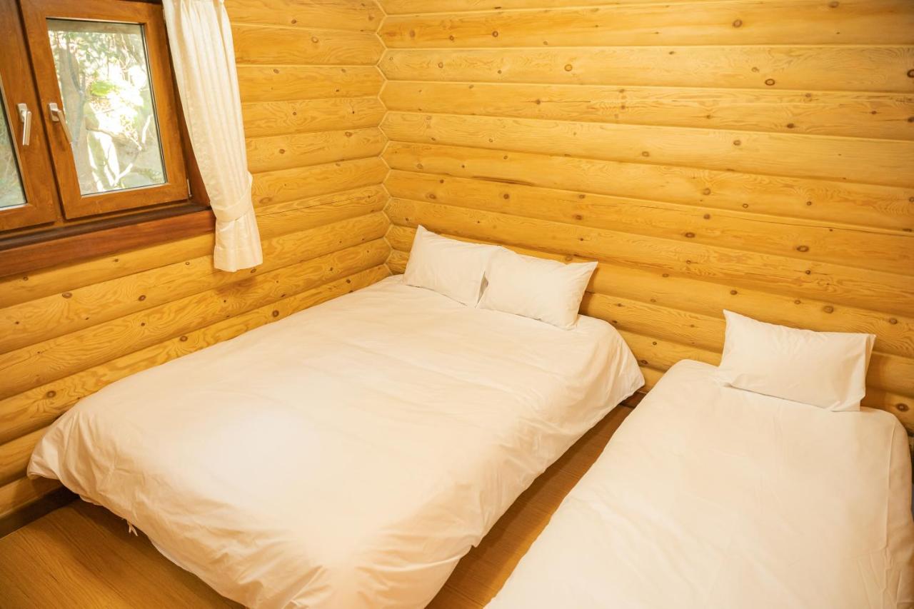 Jungmun Log Pension&Resort Seogwipo Bagian luar foto