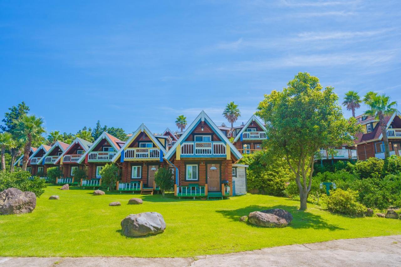 Jungmun Log Pension&Resort Seogwipo Bagian luar foto