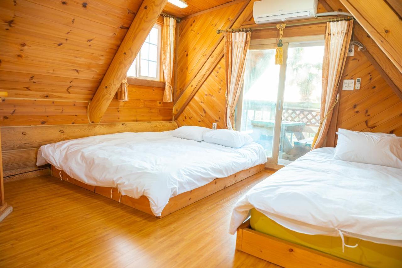 Jungmun Log Pension&Resort Seogwipo Bagian luar foto