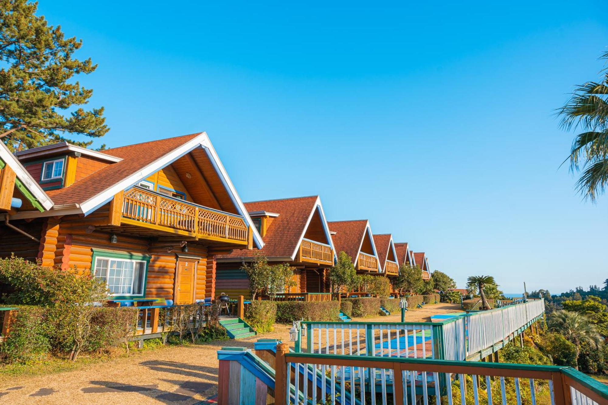 Jungmun Log Pension&Resort Seogwipo Bagian luar foto