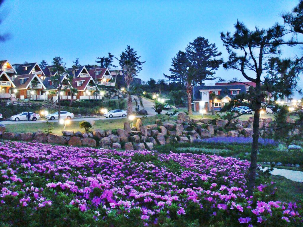 Jungmun Log Pension&Resort Seogwipo Bagian luar foto