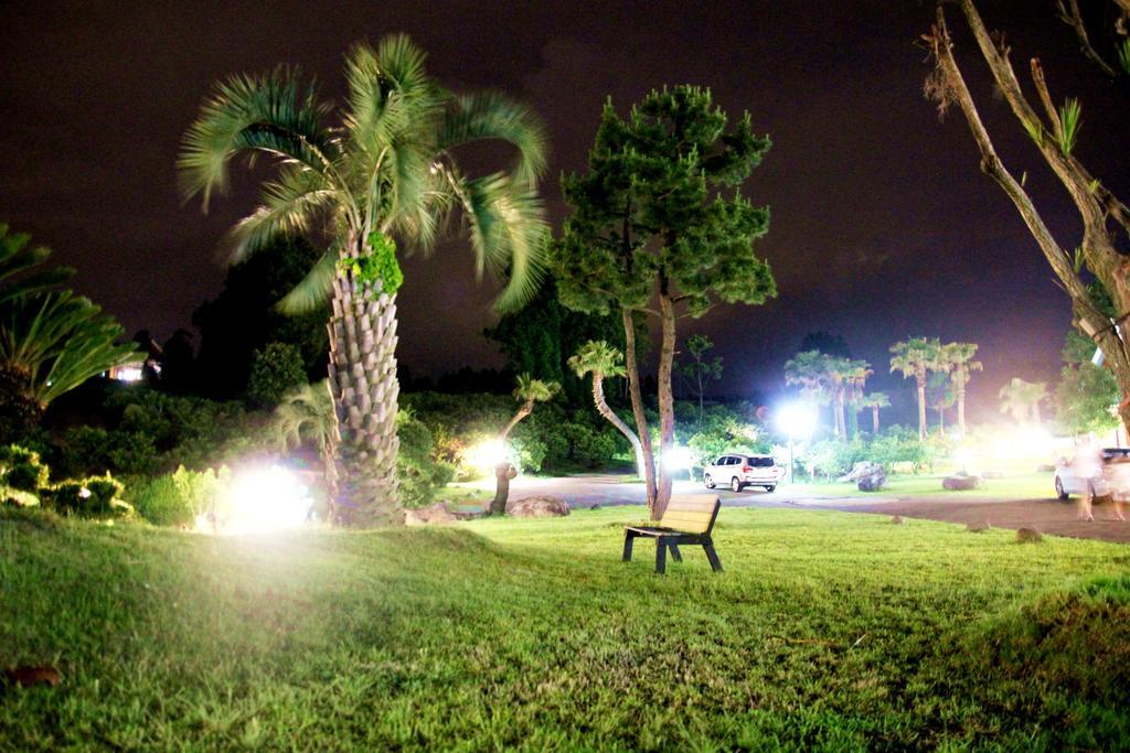 Jungmun Log Pension&Resort Seogwipo Bagian luar foto
