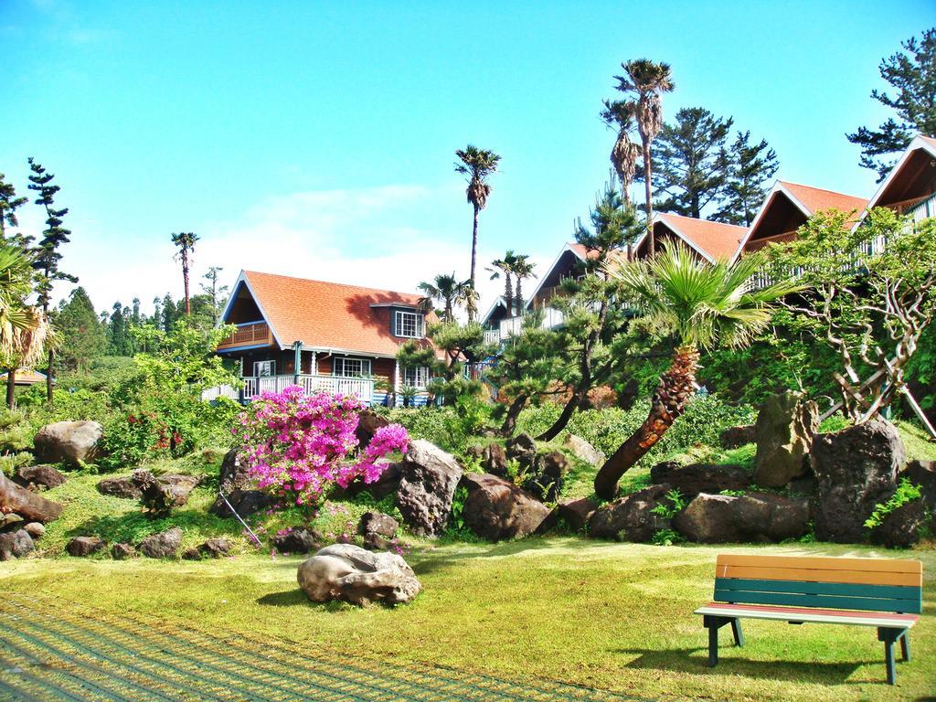 Jungmun Log Pension&Resort Seogwipo Bagian luar foto