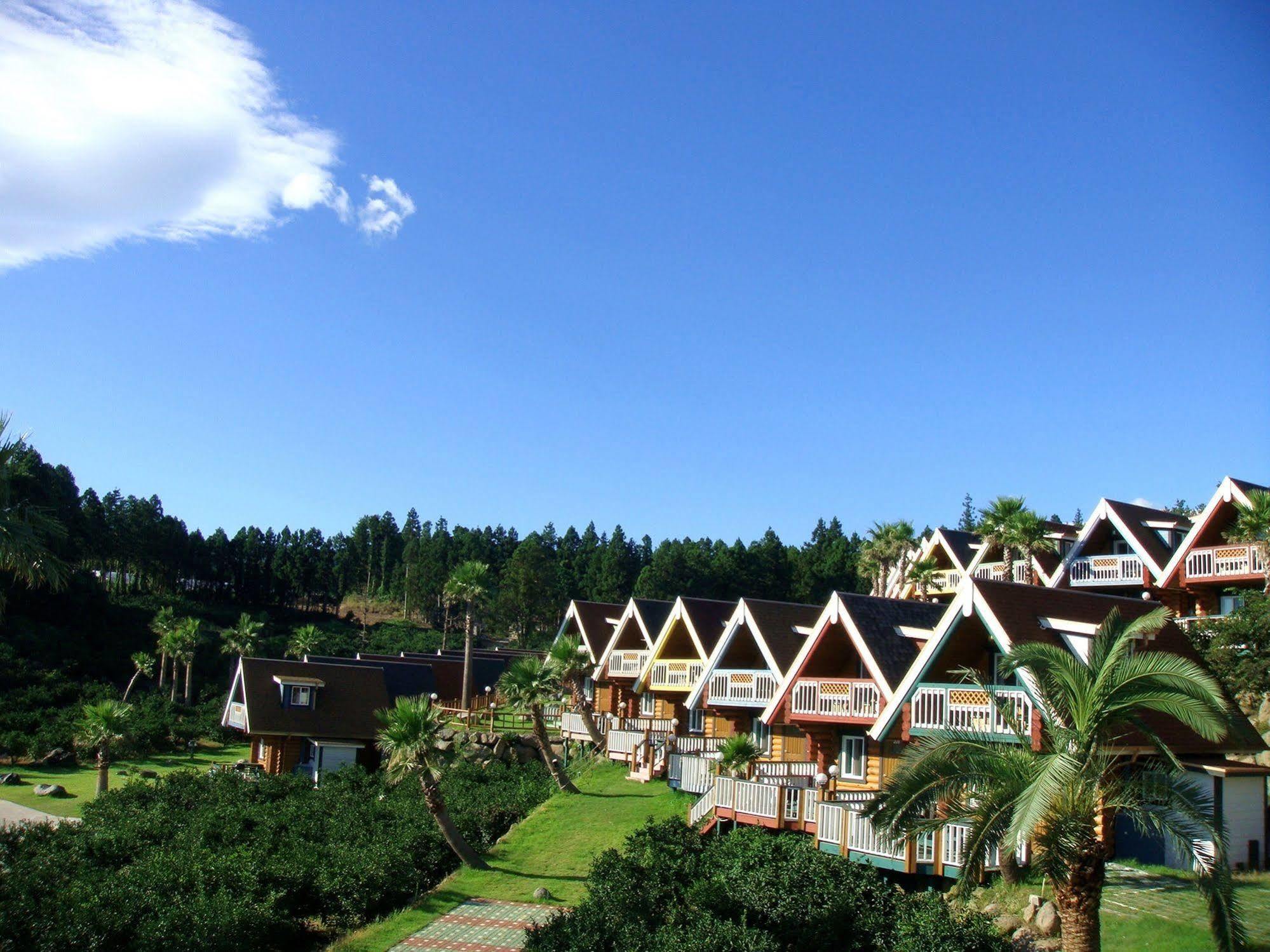 Jungmun Log Pension&Resort Seogwipo Bagian luar foto