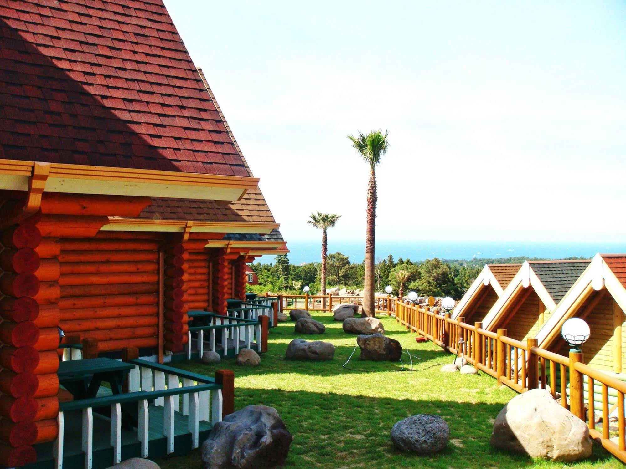 Jungmun Log Pension&Resort Seogwipo Bagian luar foto