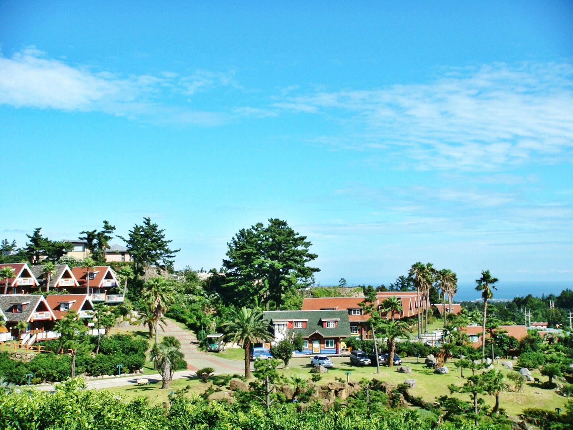 Jungmun Log Pension&Resort Seogwipo Bagian luar foto
