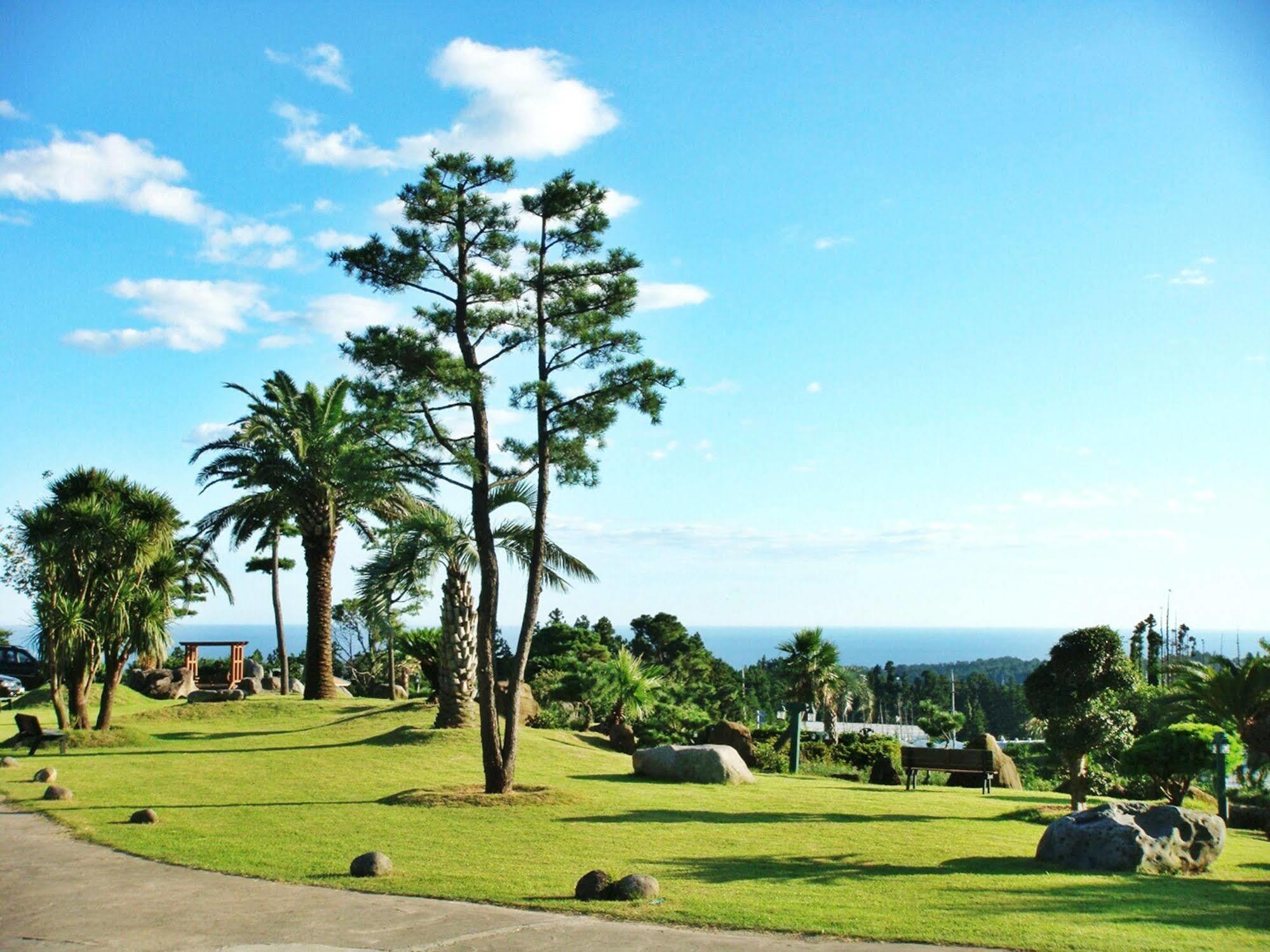 Jungmun Log Pension&Resort Seogwipo Bagian luar foto