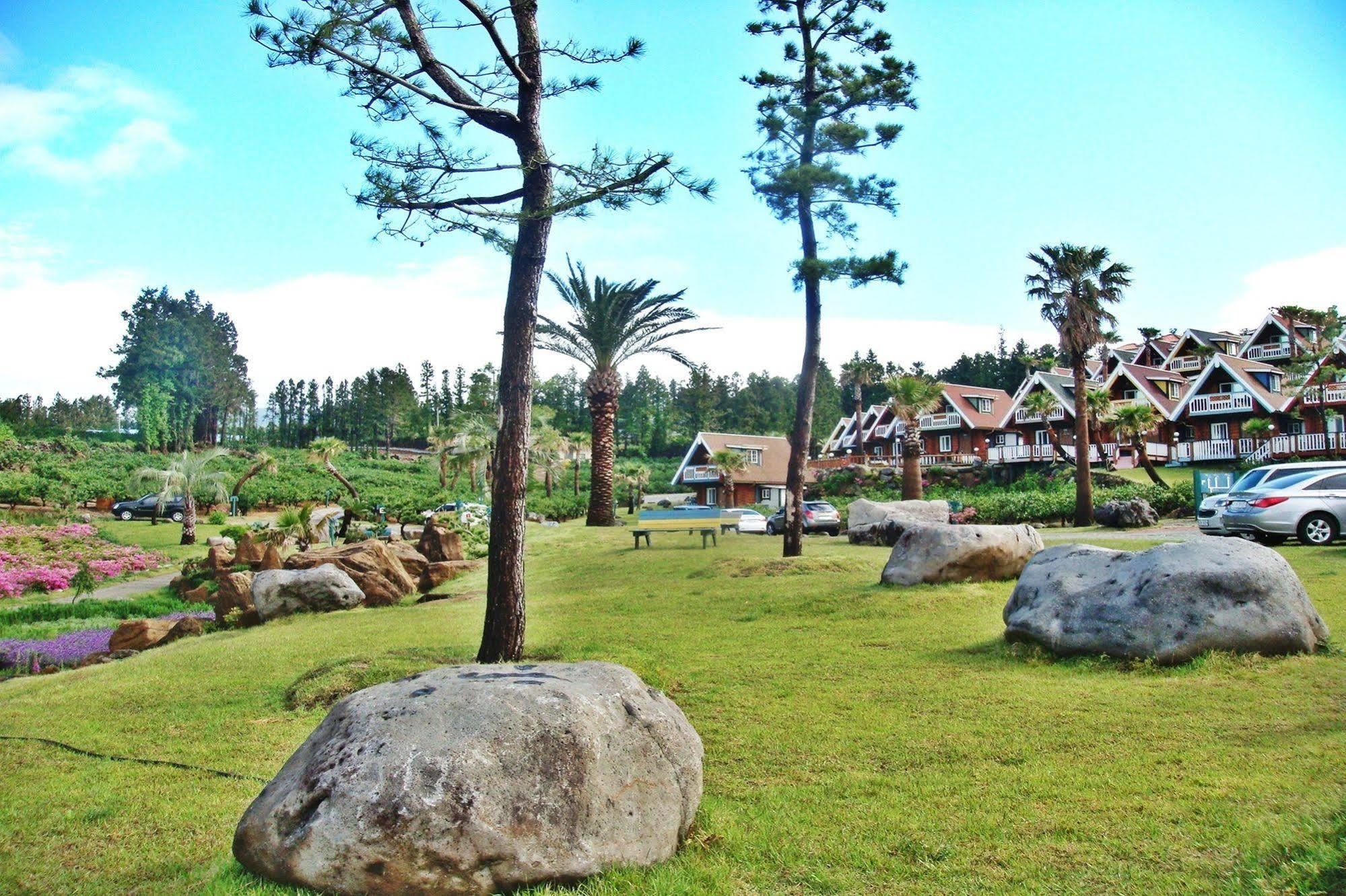 Jungmun Log Pension&Resort Seogwipo Bagian luar foto